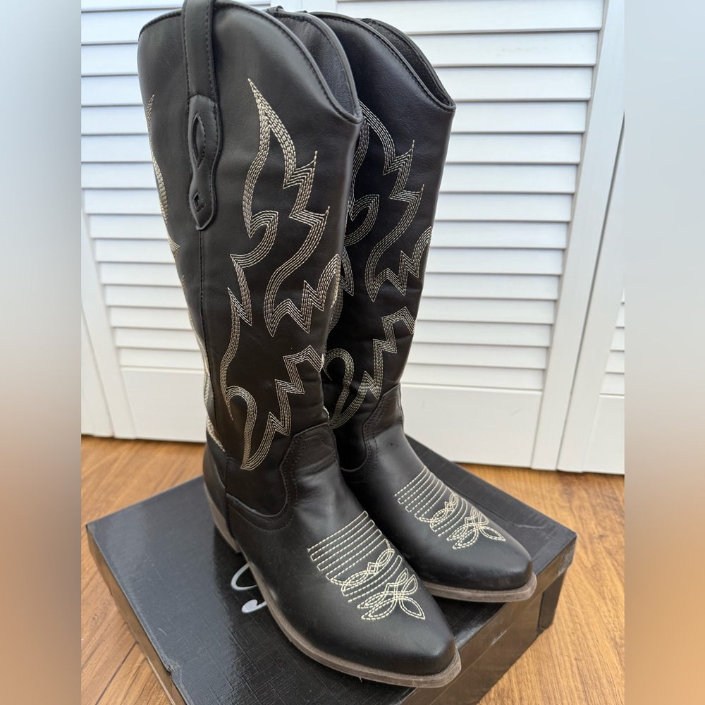 Forever 21 Black and Silver Heeled Boots